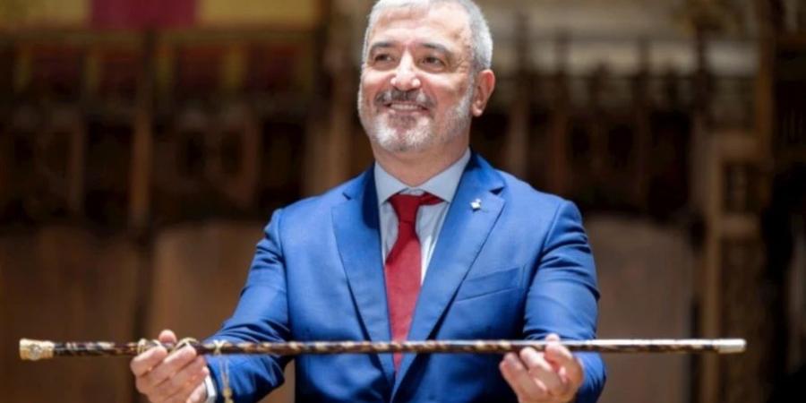 العدو يمنع رئيس بلدية برشلونة من دخول الأراضي المحتلة لمناصرته فلسطين