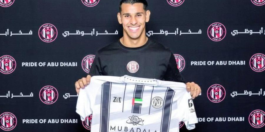 ميريز وأوليفيرا مرشحان للنصر والشارقة