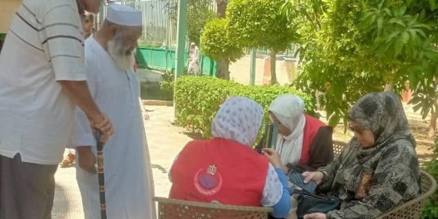 حملة 100 يوم صحة تفحص المواطنين بالتعاون مع أوقاف بالسويس