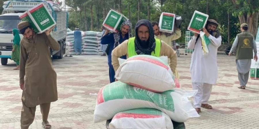مركز الملك سلمان يوزّع 360 سلة غذائية في مدينة جلال آباد بأفغانستان
