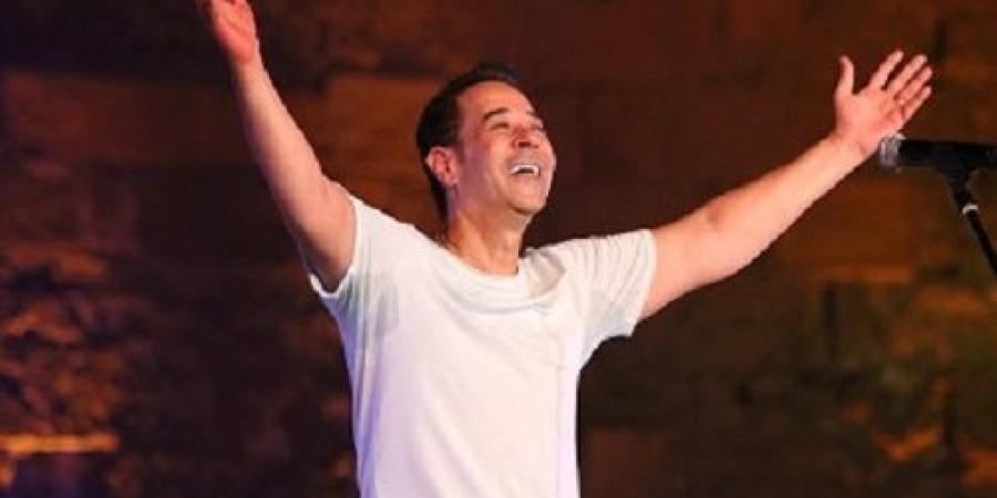مدحت صالح مع الجمهور في "بحلم علي قدي" وحبيب ياعاشق 
