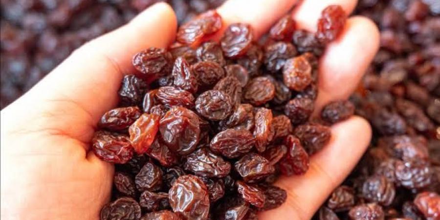 “الصناعة” تستجيب لطلب “الصناعات الغذائية” وتعد بإنشاء مجمع متطور لإنتاج الزبيب