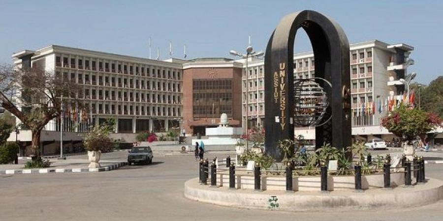 تنسيق الجامعات 2025 | جامعة أسيوط تقدم برنامج إعداد معلم العلوم والرياضيات واللغة الإنجليزية للمدارس الدولية بكلية التربية