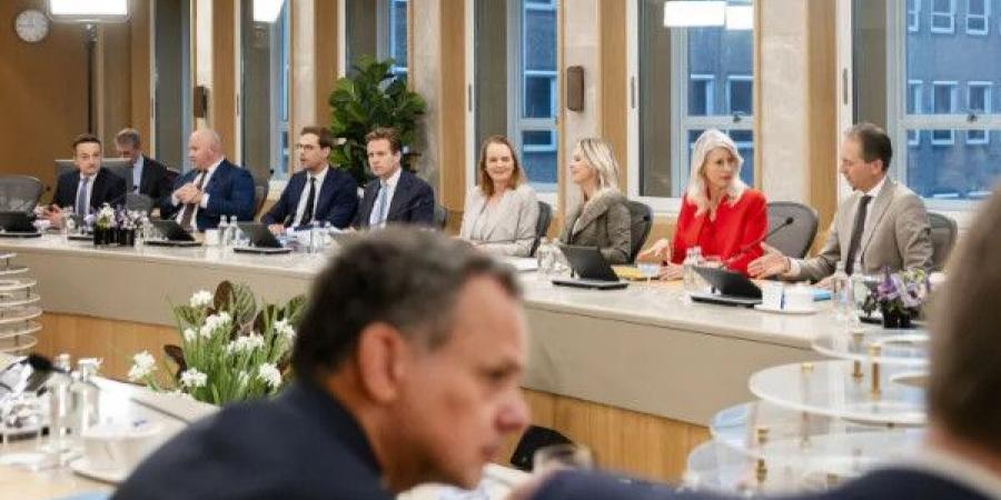 استقالات متلاحقة في الحكومة الهولندية بعد فشل فرض عقوبات جديدة على إسرائيل