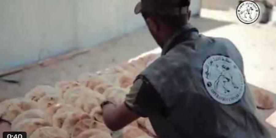 «الهلال» تُسهم في توفير الخبز للنازحين في قطاع غزة
