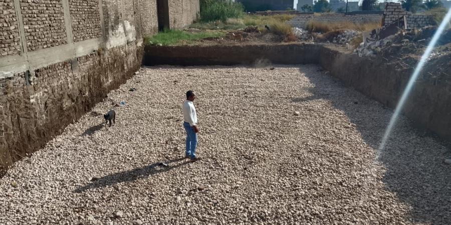 إيقاف أعمال بناء مخالف بمنطقة أبو الجود بمدينة الأقصر