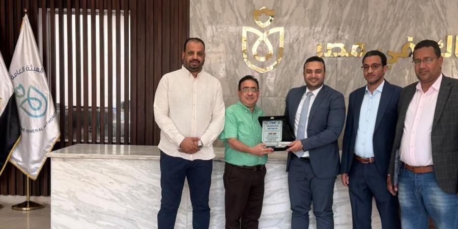 نقابة الصيادلة تكرم مدير عام فرع هيئة الرعاية الصحية بالأقصر