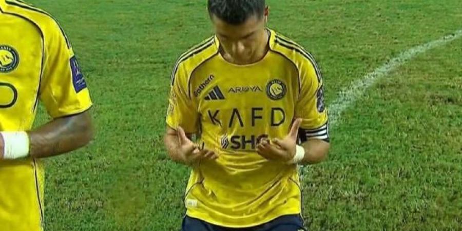 لحظات جنونية لرونالدو.. من رفع يديه بالدعاء إلى البكاء بعد ضياع الحلم