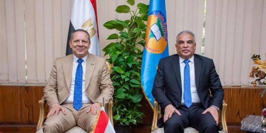رئيس جامعة طنطا يؤكد على أهمية تضافر الجهود بين الجامعات المصرية