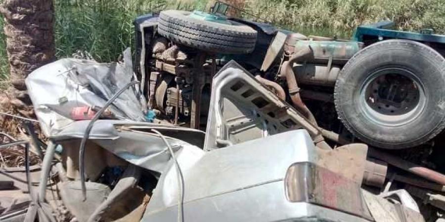 مصرع 3 وإصابة آخر في تصادم ملاكى وأخرى نقل بأسيوط