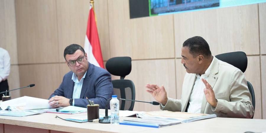 وزير الإسكان : تنفيذ 71 مشروعا للتنمية والبنية التحتية بمطروح