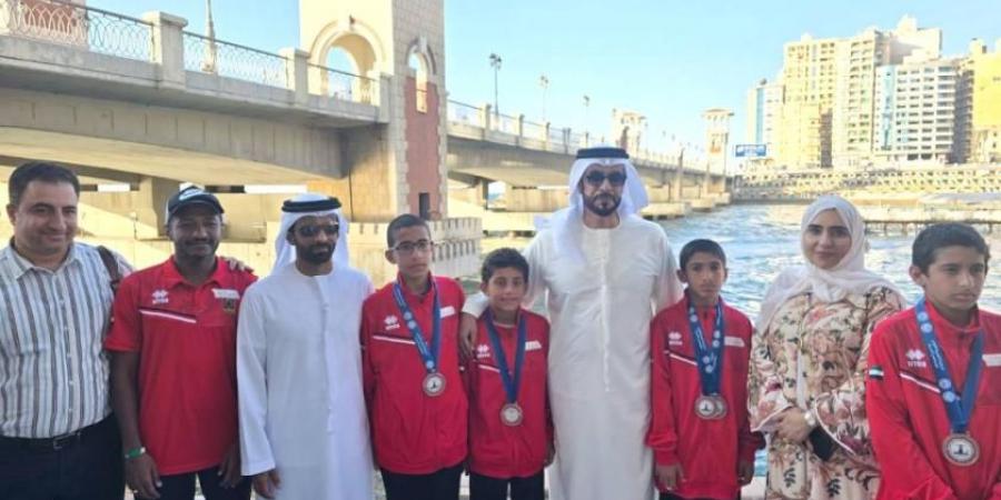 خليفة بن محمد يهنئ أبطال الخماسي الحديث