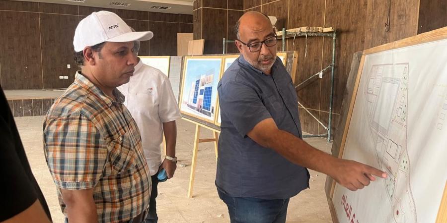 وزير الإسكان يتابع موقف المشروعات السكنية والمرافق والخدمات بمدينة قنا الجديدة