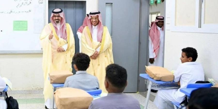 نائب أمير جازان يشهد انطلاقة العام الدراسي الجديد بمدارس المنطقة