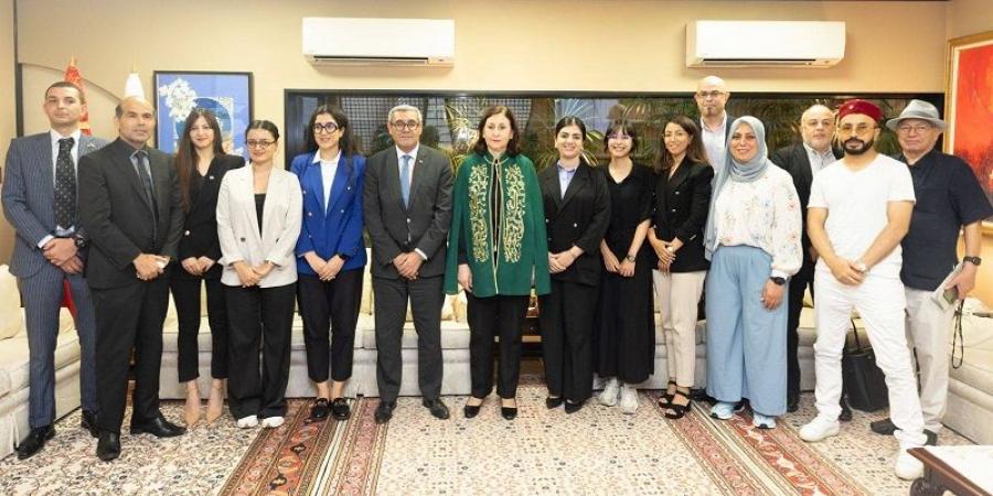 رئيسة الحكومة تلتقي بعدد من ابناء الجالية التونسية المقيمة باليابان
