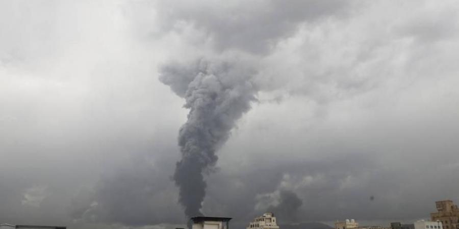 الجيش الإسرائيلي يقصف المجمع الرئاسي ومنشآت للطاقة في صنعاء