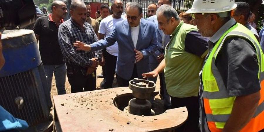 محافظ أسيوط يوجه بتصنيع قطع غيار محلية لإصلاح محطة مياه المثلث بح