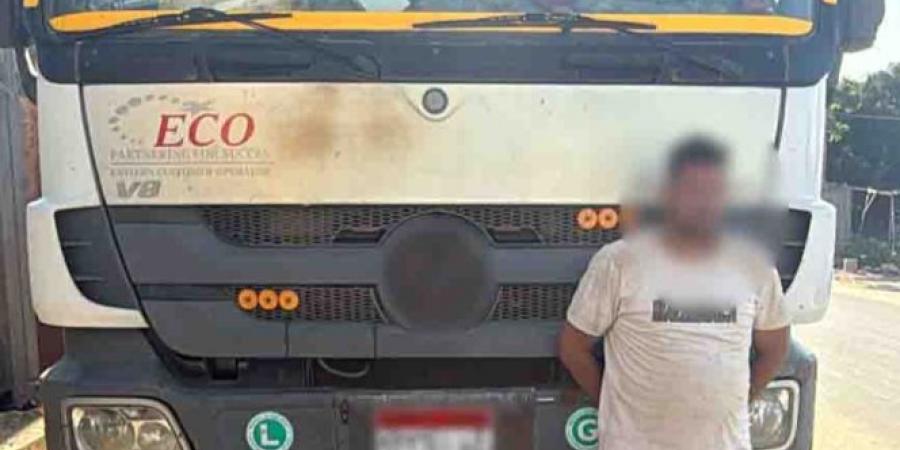 القبض على سائق نقل بمقطورة لسيره عكس الإتجاه بالغربية