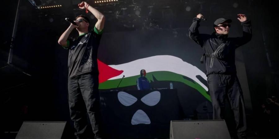 «نيكاب» تهتف مجدداً «فلسطين حرة» خلال حفل في فرنسا