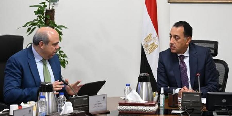 "مدبولي" يتابع الموقف التنفيذي لمشروع "مبنى 4" بمطار القاهرة الدولي