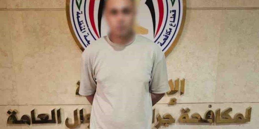 ضبط شخص غافل صديقه وقام بتحويل مبلغ مالي من حسابه الشخصي دون علمه