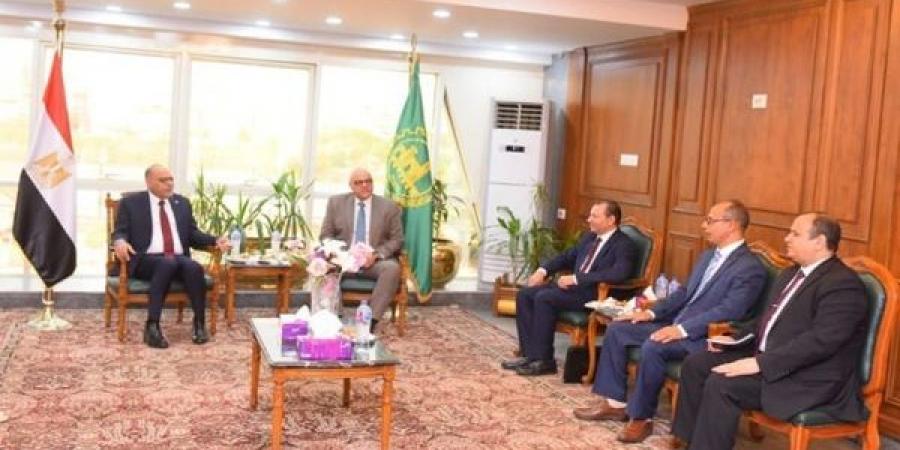  وزير العمل ومحافظ القليوبية يبحثا تفعيل  التعاون  المشترك 