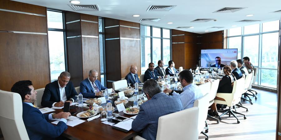 وزير الشباب يجتمع بمديري المديريات لوضع آليات تنفيذ قانون الرياضة الجديد