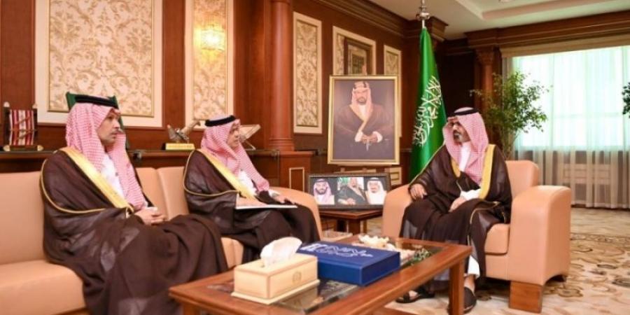 الأمير ناصر بن محمد يستقبل رئيس غرفة جازان