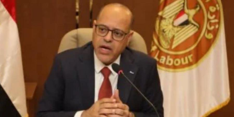 وزير العمل: تكريم عامل مزلقان بنى سويف وصرف مكافأة 50 ألف جنيها