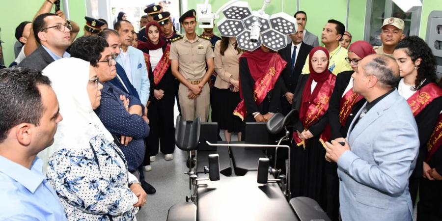 القوات المسلحة تنظم زيارة للإعلاميين وطلبة الأكاديمية العسكرية للشركة العربية العالمية للبصريات
