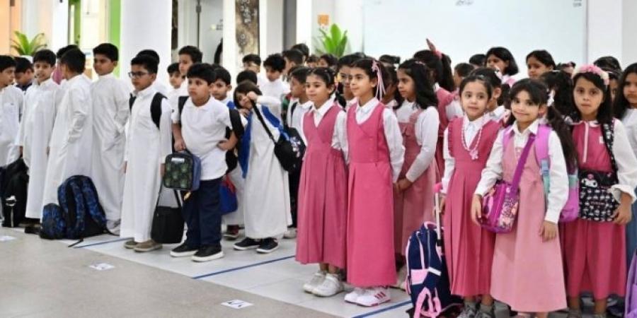 منح المدارس صلاحية مخاطبة الجهات الرسمية حال غياب الطالب