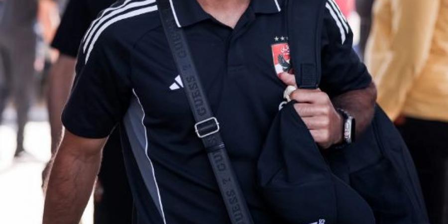 وصول حافلة الاهلي لملعب استاد المحلة