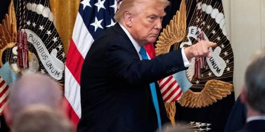 ترامب يهدد بسحب تراخيص قناتي NBC وABC بسبب تغطيتهما الإخبارية