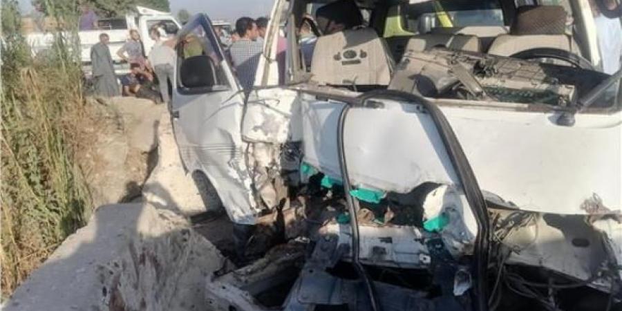 إصابة 6 في تصادم ميكروباص وربع نقل بالطريق الزراعي بكفر الزيات