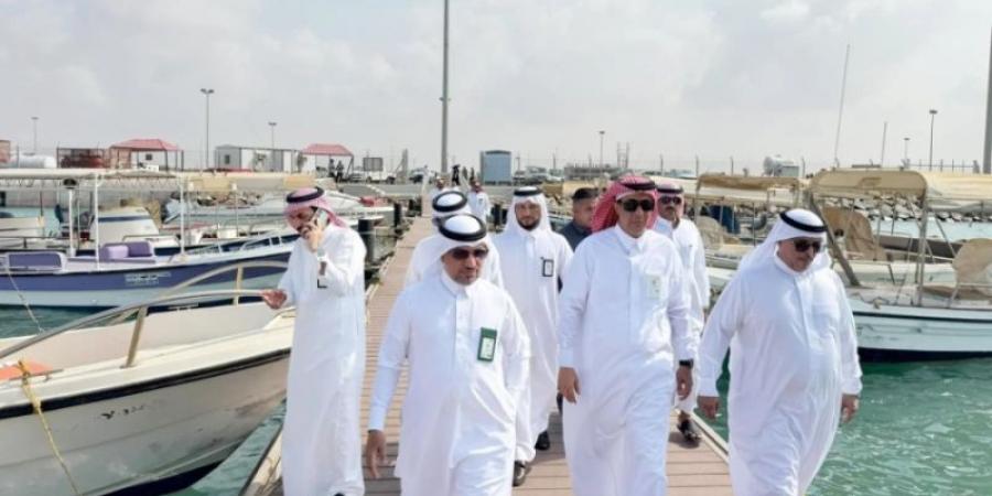 البيئة والزراعة تُسلّم 65 محركًا بحريًا للصيادين بينبع