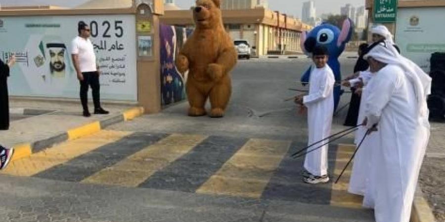 مدارس الفجيرة تستقبل طلابها بالأهازيج والهدايا