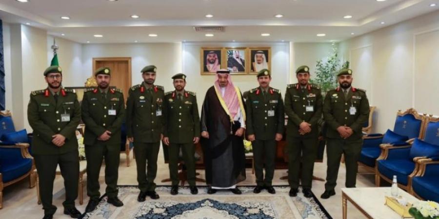 أمير نجران يطّلع على تقرير لأعمال جوازات المنطقة