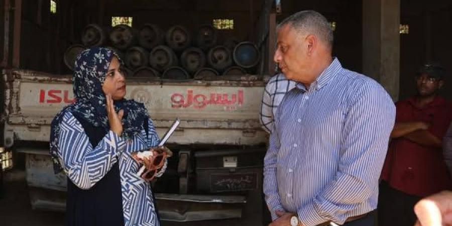محافظ الإسماعيلية يتفقد مستودعات البوتاجاز في مدينة فايد..صور