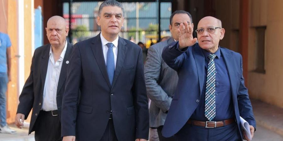 رئيس هيئه الشراء الموحد يتفقد صيدليات الإسعاف بالإسكندرية