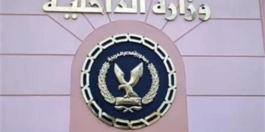 رفض زوجها إثبات نسب طفلهما فألقت به في الشارع 