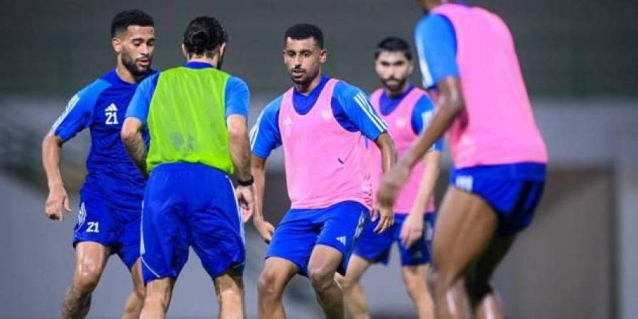 «الأبيض» يدشن معسكره الداخلي في دبي بغياب عوض الله