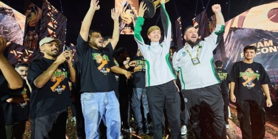 2000 لاعب یتقاسمون 25 لقبًا