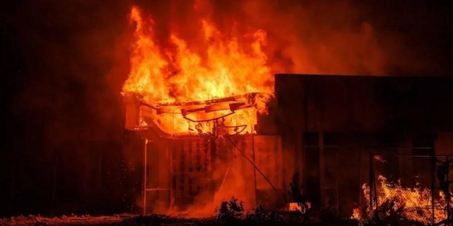 النيران تلتهم برلمان جزر مارشال في حريق اندلع ليلاً