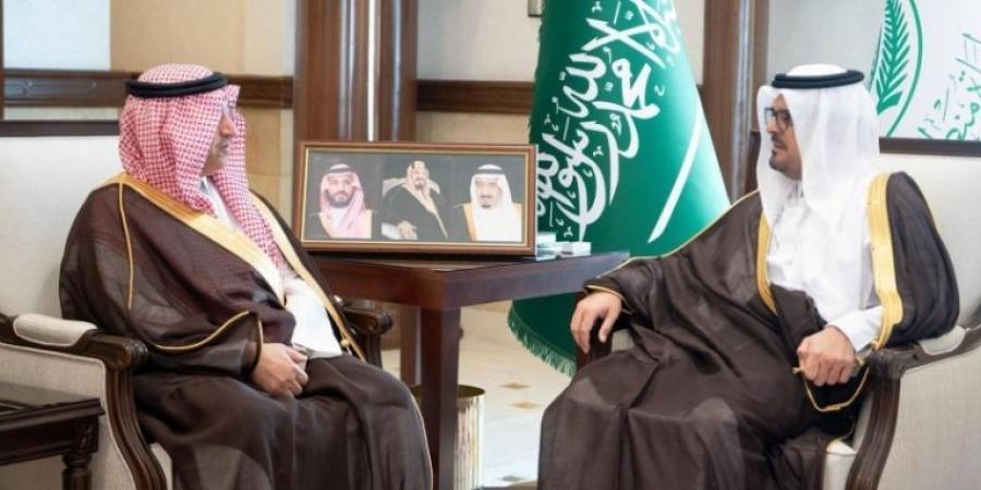 نائب أمير مكة يستعرض مشروعات التعليم
