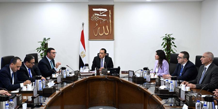 رئيس الوزراء يتابع موقف "سكن لكل المصريين" ومبادرة "بيتك في مصر"