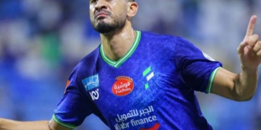 الفتح يجدد عقد النجم المغربي مراد باتنا