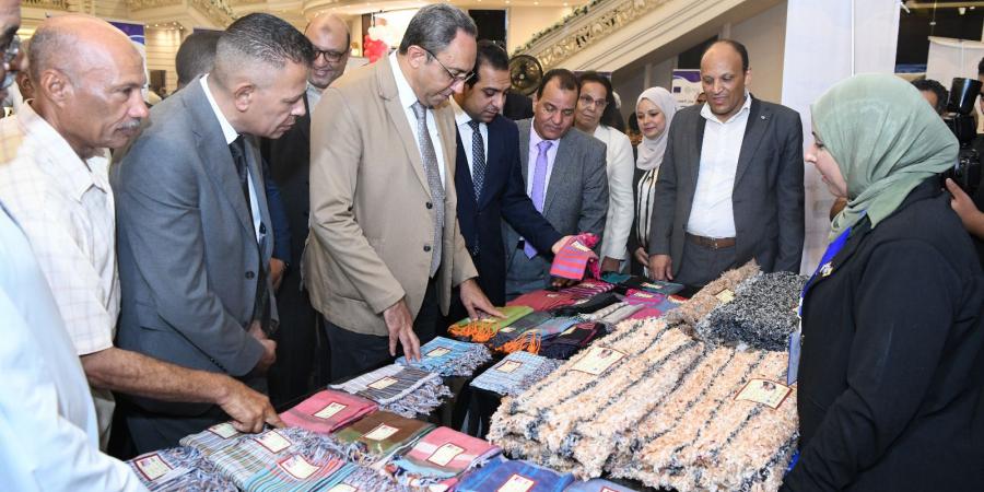 محافظ قنا يشارك في المنتدى الاقتصادي الإقليمي لريادة الأعمال 