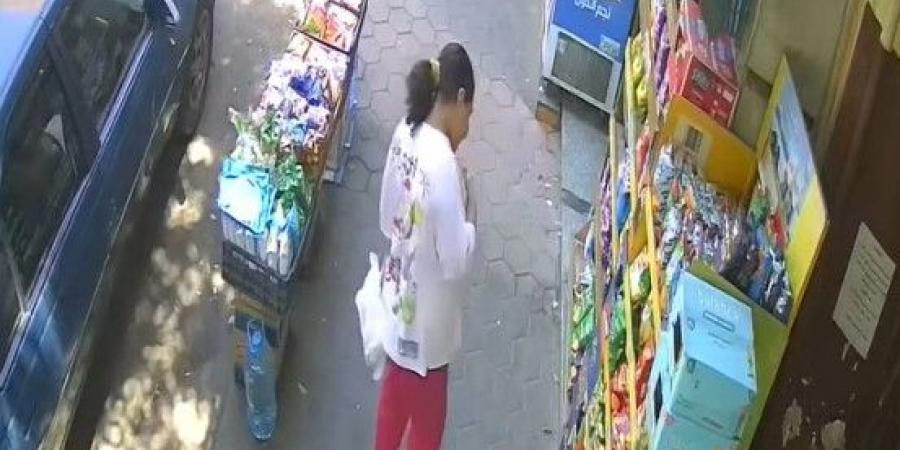 طفلة مصرية تهب ثمن "كيس شيبسي" لمحتاج.. والحكومة تكرمها بلقب "سفيرة الرحمة" (فيديو)