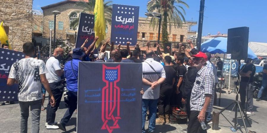 وقفة احتجاجية في صور ألغت زيارة برّاك للمدينة