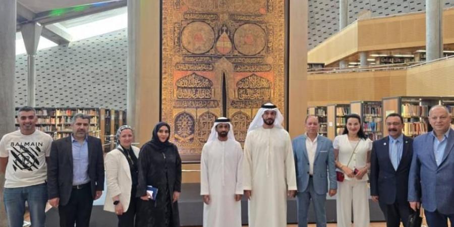 وفد إماراتي يطلع على أبرز مقتنيات مكتبة الإسكندرية